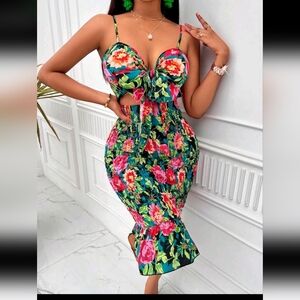 Pretty floral dress, never worn!